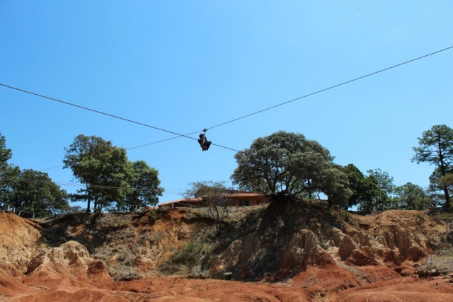  Zip line lines 